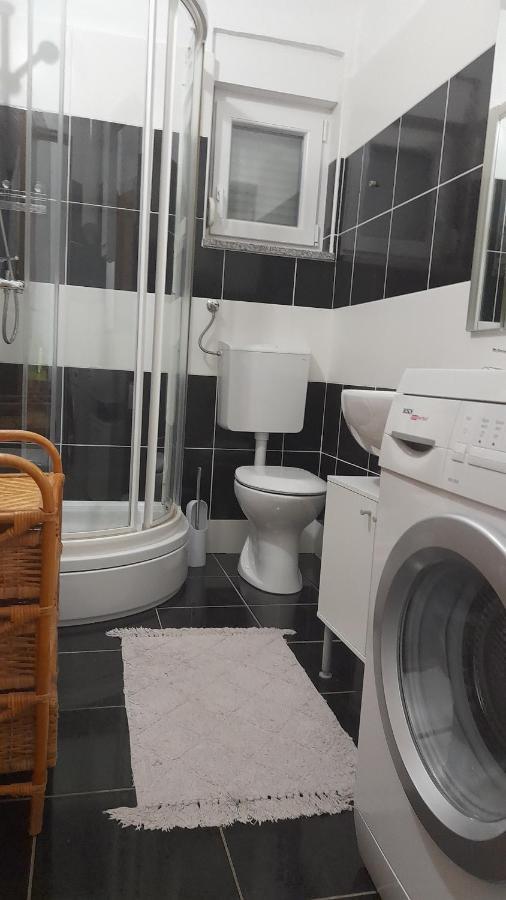 Apartmani Ivankovic Karlobag Luaran gambar