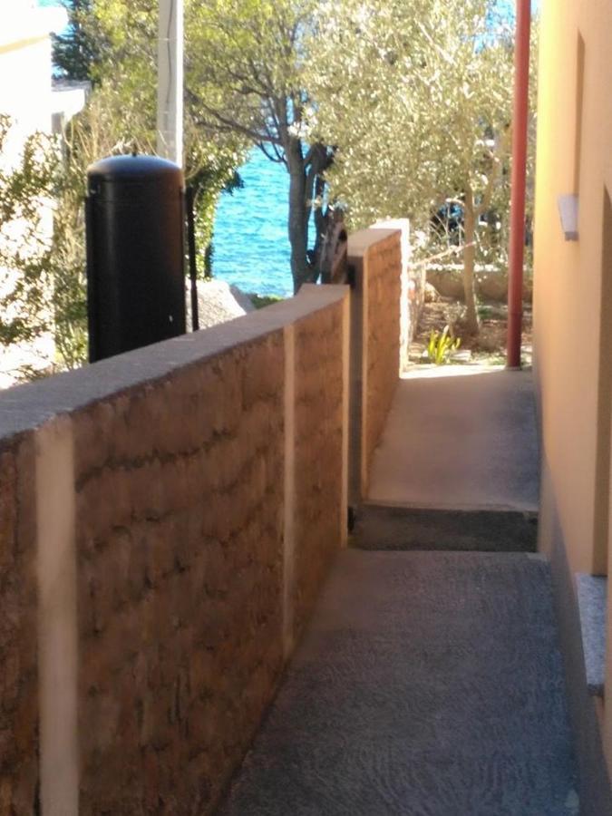 Apartmani Ivankovic Karlobag Luaran gambar
