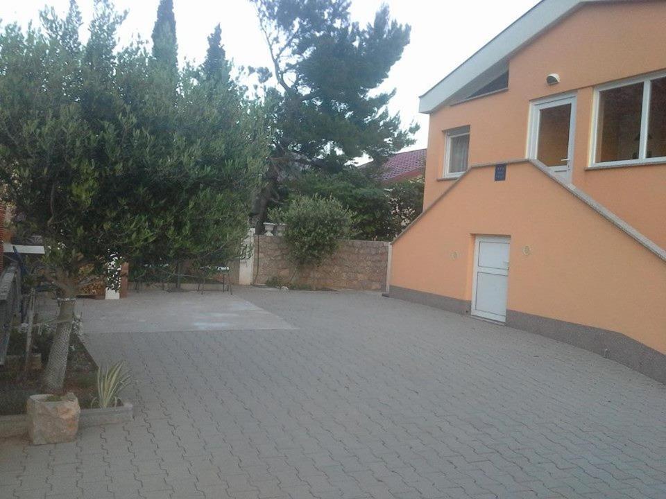 Apartmani Ivankovic Karlobag Luaran gambar