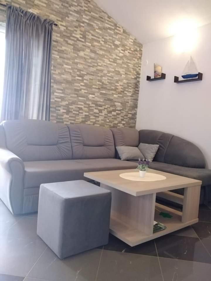 Apartmani Ivankovic Karlobag Bilik gambar