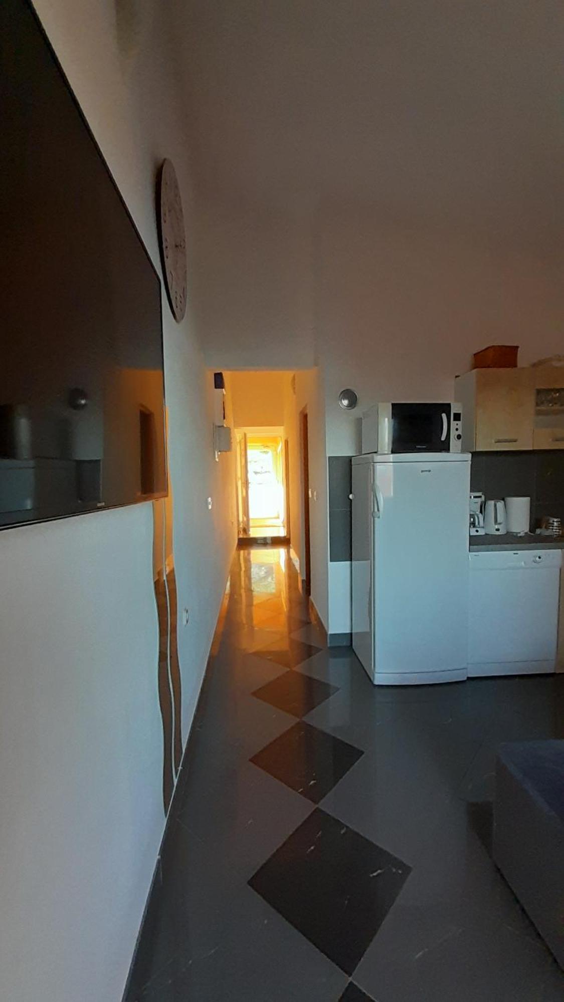 Apartmani Ivankovic Karlobag Bilik gambar