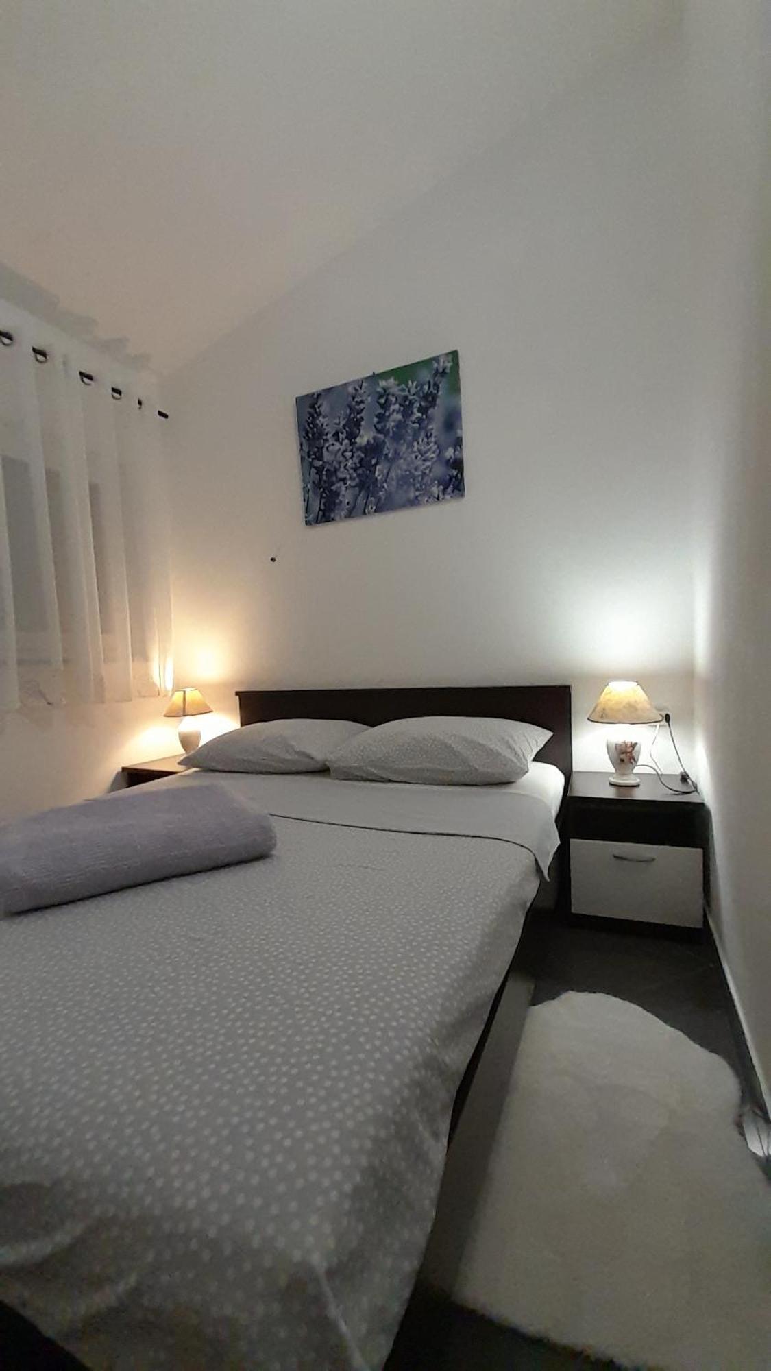 Apartmani Ivankovic Karlobag Bilik gambar