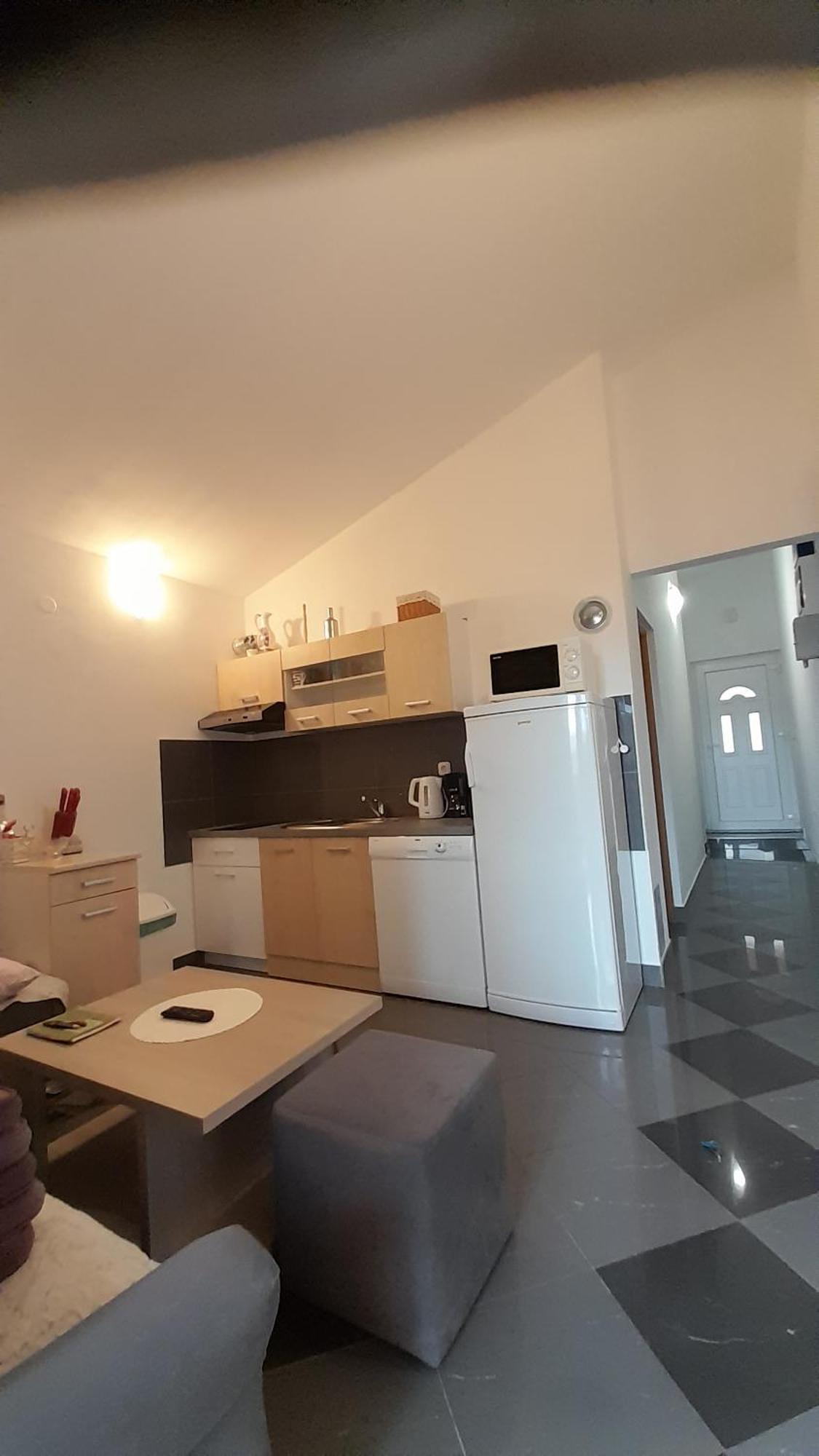 Apartmani Ivankovic Karlobag Bilik gambar