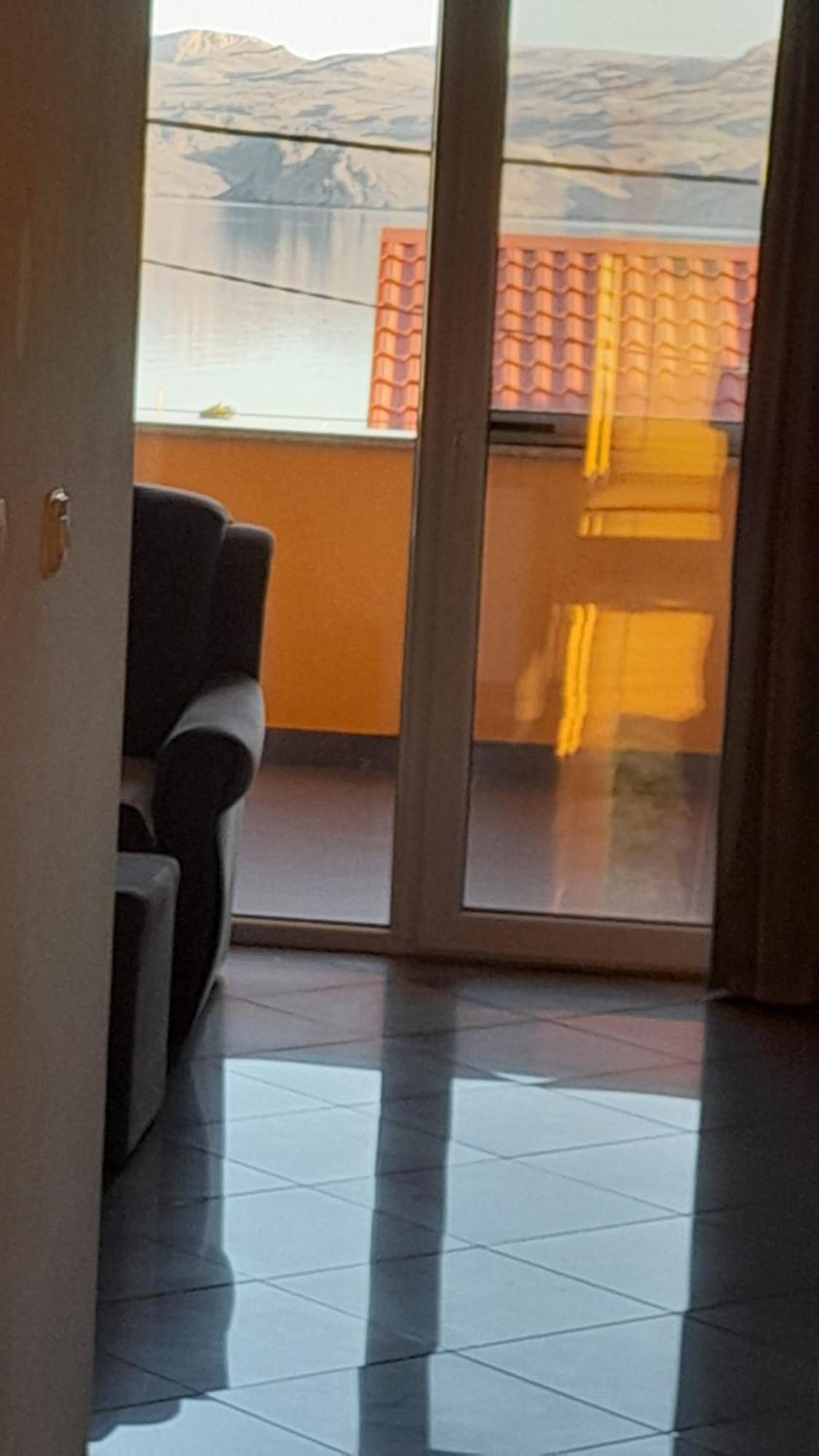 Apartmani Ivankovic Karlobag Bilik gambar